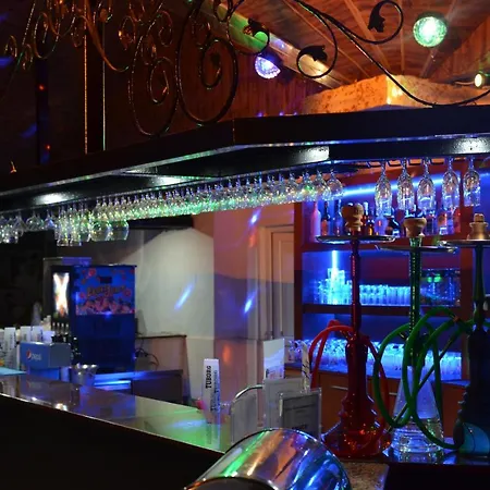 ホテル Monna Roza Garden ケメル