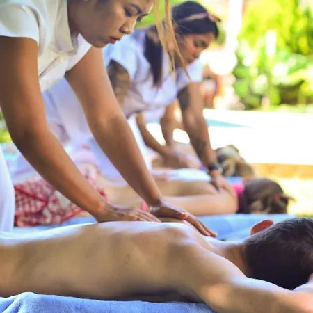 ホテル Monna Roza Garden