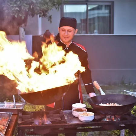 Otel Monna Roza Garden 4*