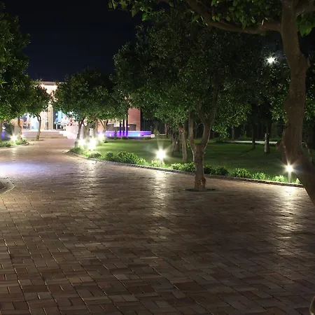 Monna Roza Garden